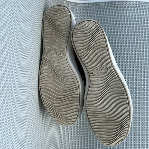 Dr. Scholls Women’s leather slip on ankle bootie - Picture 2 of 5